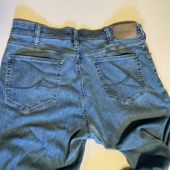 34 Heritage Charisma Comfort Rise Classic Jeans - Picture 5 of 6